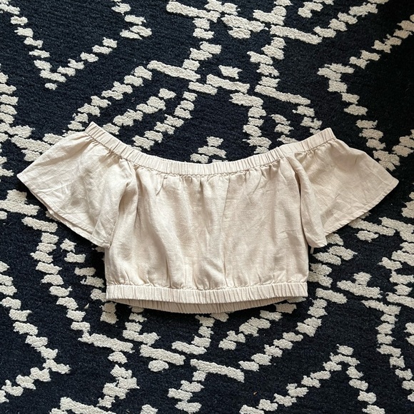 Abercrombie and fitch cropped linen shirt. Size small. - Picture 3 of 3